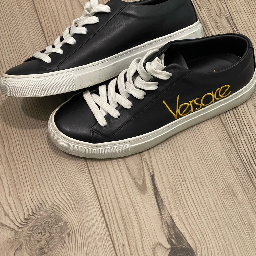 VERSACE Leather Low-Top Sneakers Size 39 Italy